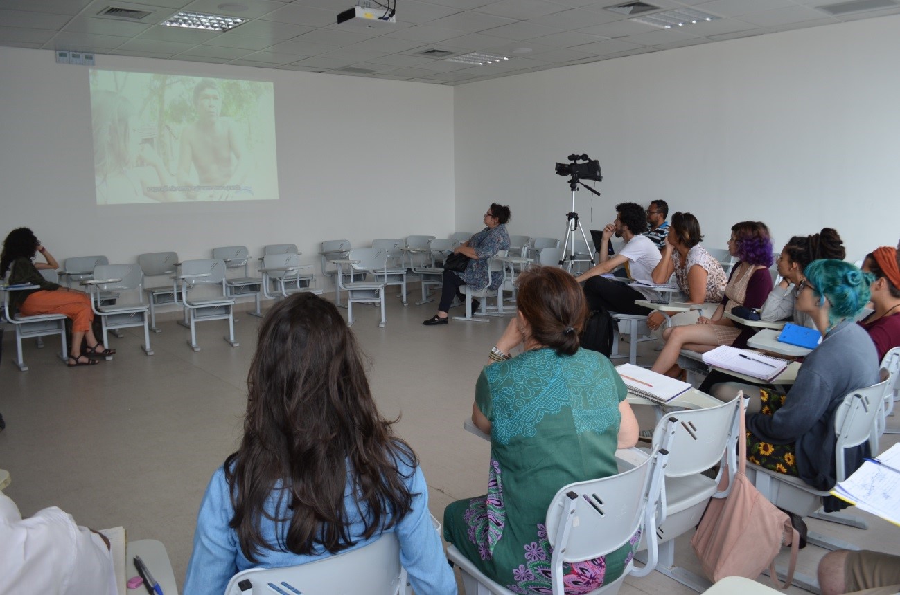 Exibição de filme no terceiro encontro